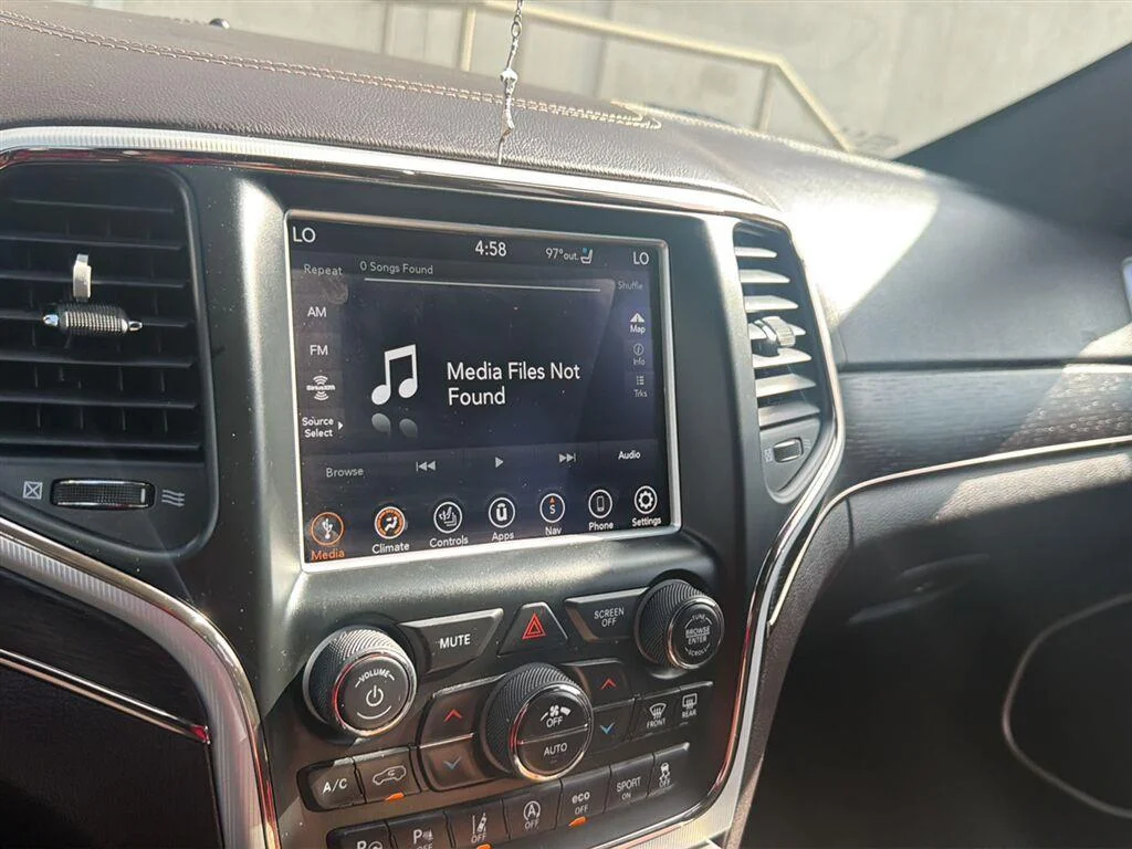 Used 2018 Ivory 3-Coat Jeep Summit image 5