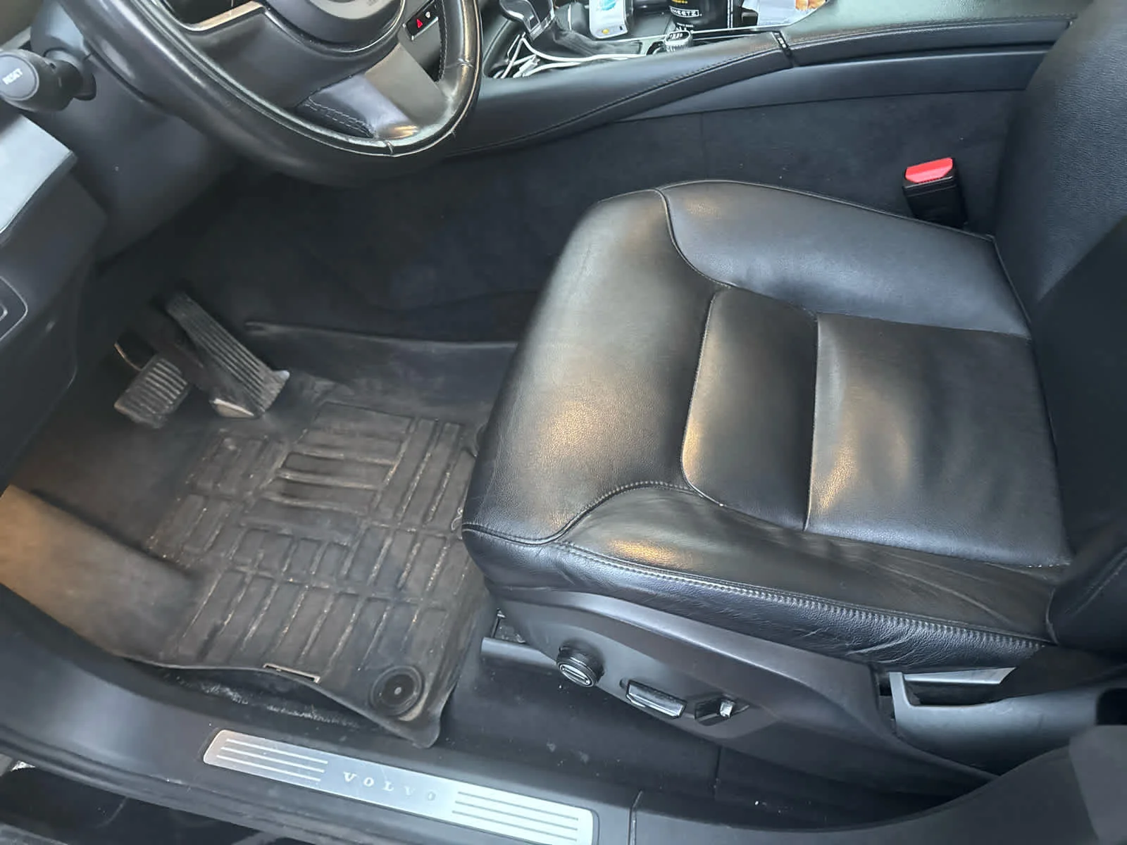 Used 2021 Thunder Grey Metallic Volvo Momentum image 7