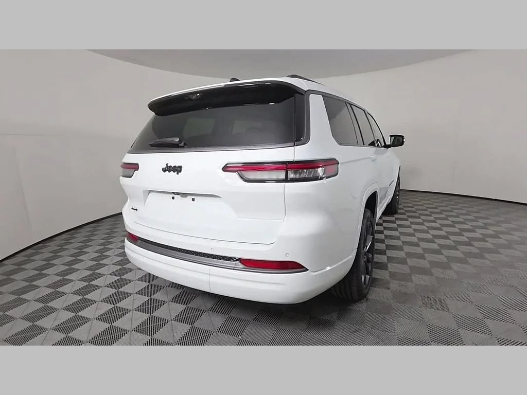 New 2026 Bright White Clear-Coat Exterior Paint Jeep Limited Reserve image 35