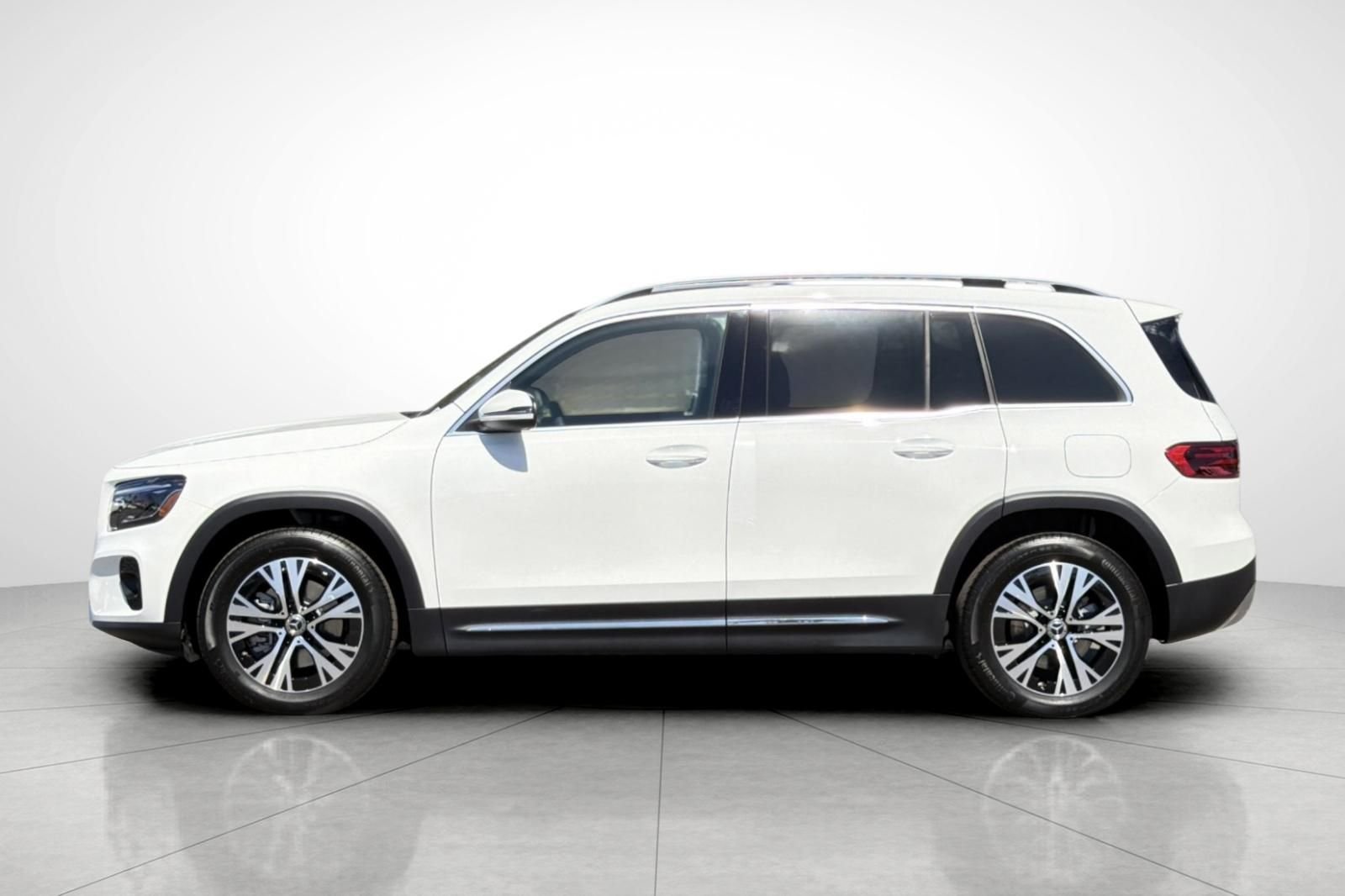 New 2026 Polar White Mercedes-Benz GLB 250 image 28