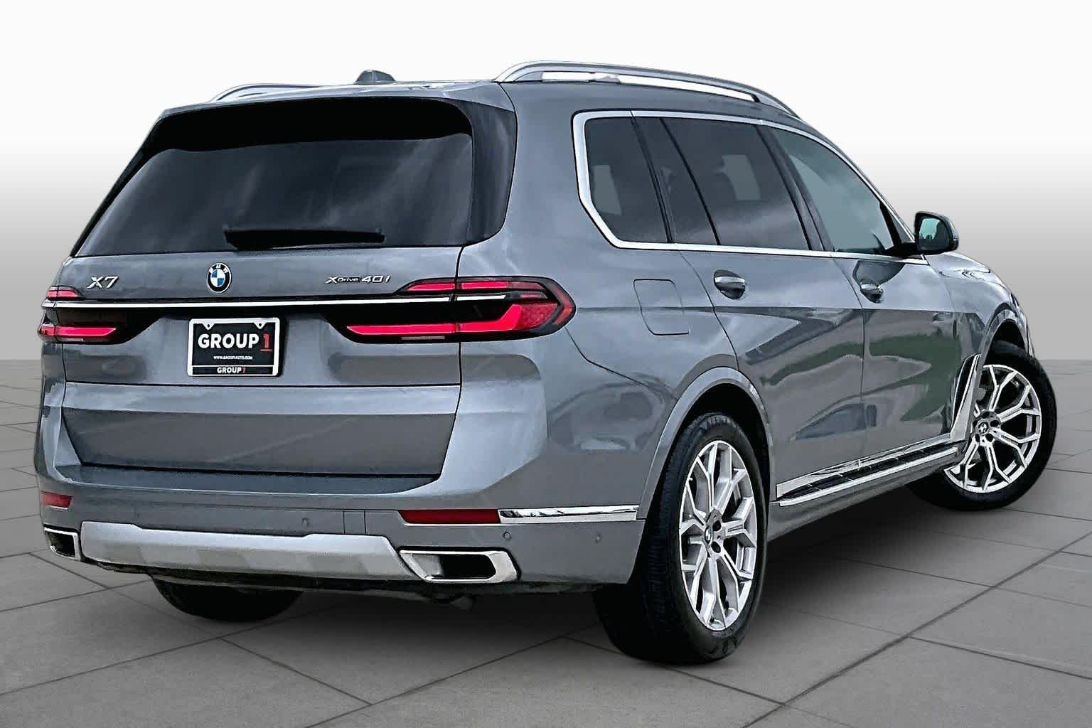 Used 2026 Skyscraper Grey Metallic BMW xDrive40i image 12