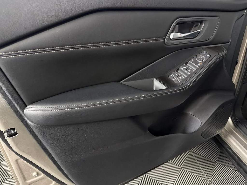 Used 2025 Champagne Silver Metallic Nissan SL image 25