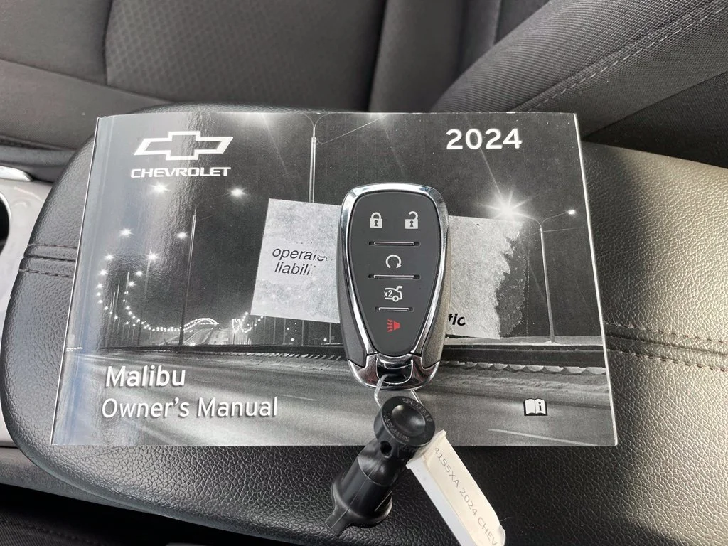 Used 2024 Summit White Chevrolet LT image 34