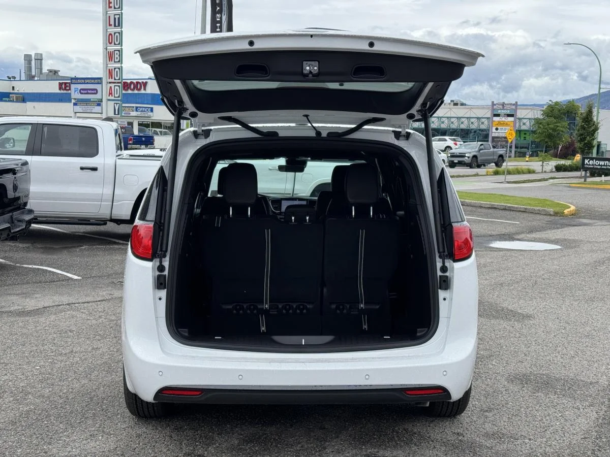 New 2027 White Chrysler SXT image 7