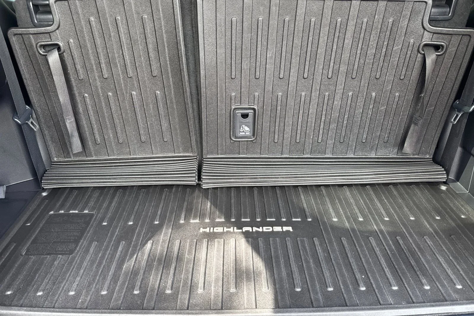 Used 2022 Moon Dust Toyota XLE image 17