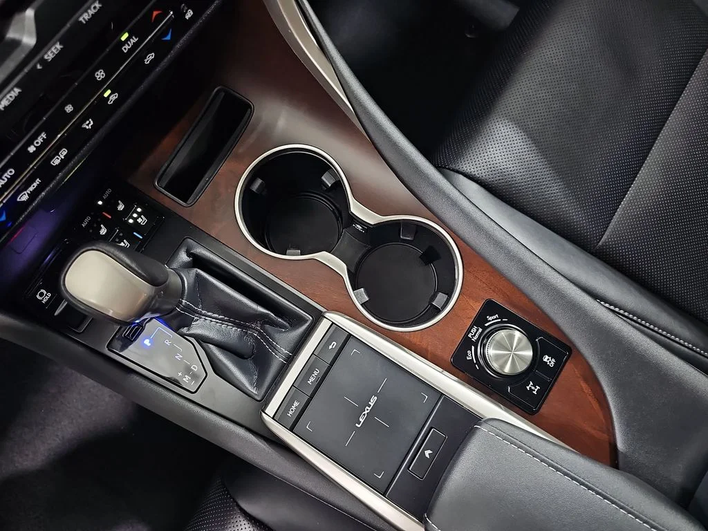 Used 2022 White Lexus 350 image 27