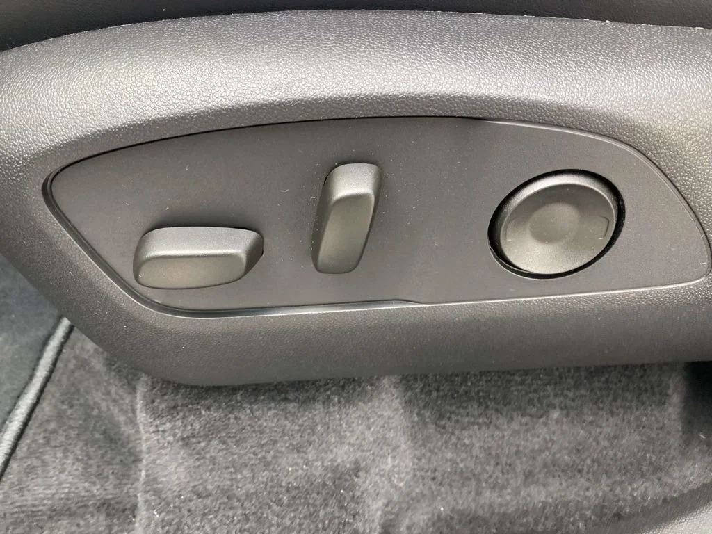 New 2026 Sterling Metallic GMC Elevation image 18