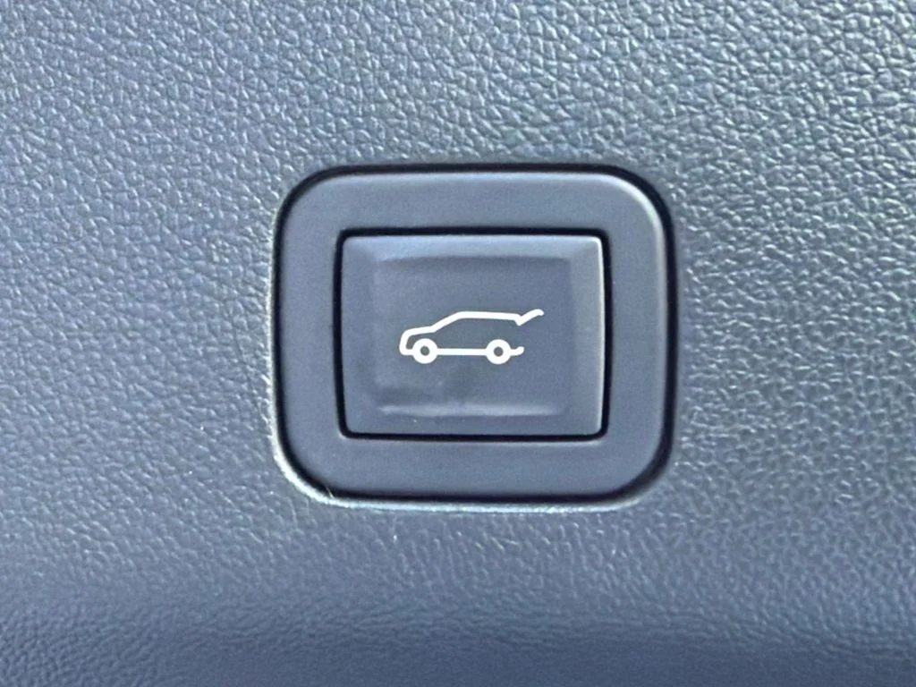 Used 2025 Beige Chevrolet RST image 19