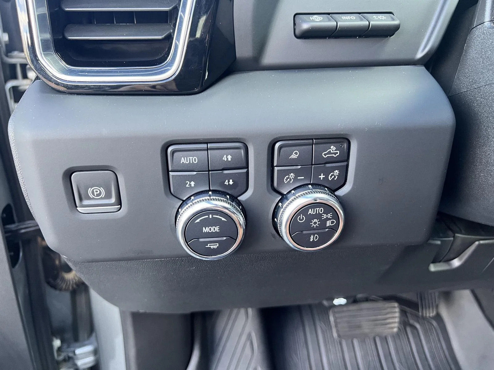 2024 GMC Sierra 3500HD Denali Ultimate - Photo 11