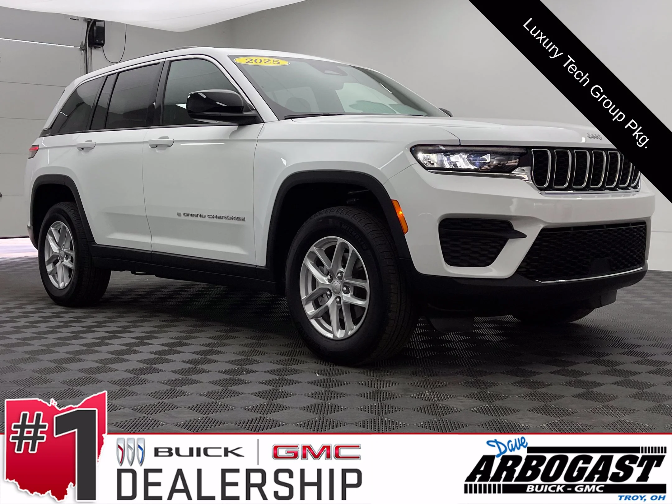 Used 2025 Bright White Clearcoat Jeep Laredo X image 1