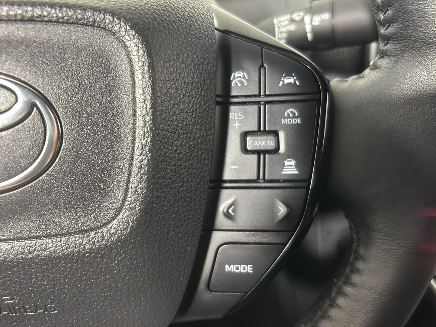Used 2023 Wind Chill Pearl Toyota XLE image 32