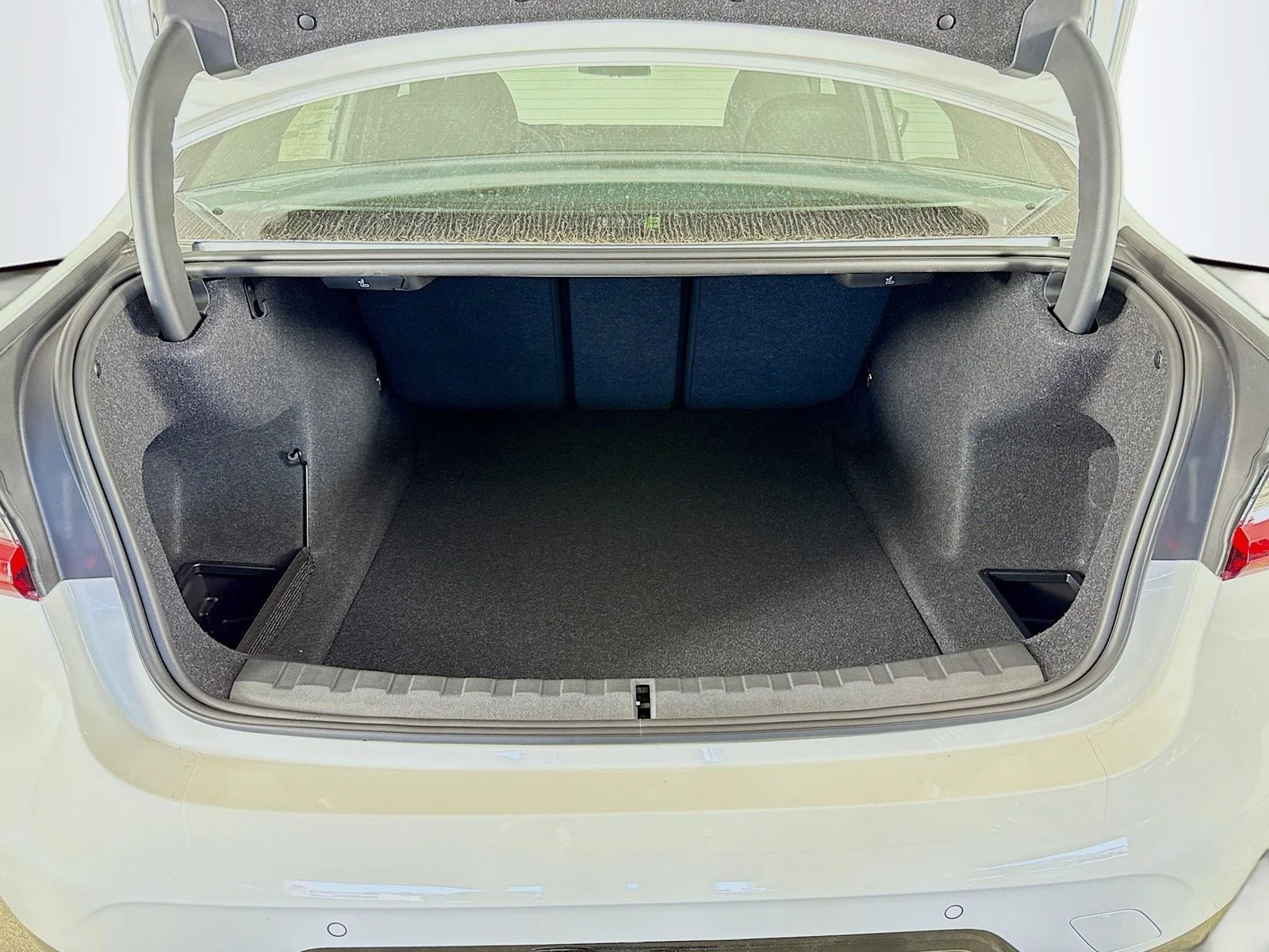 New 2026 Alpine White BMW 330i xDrive image 28