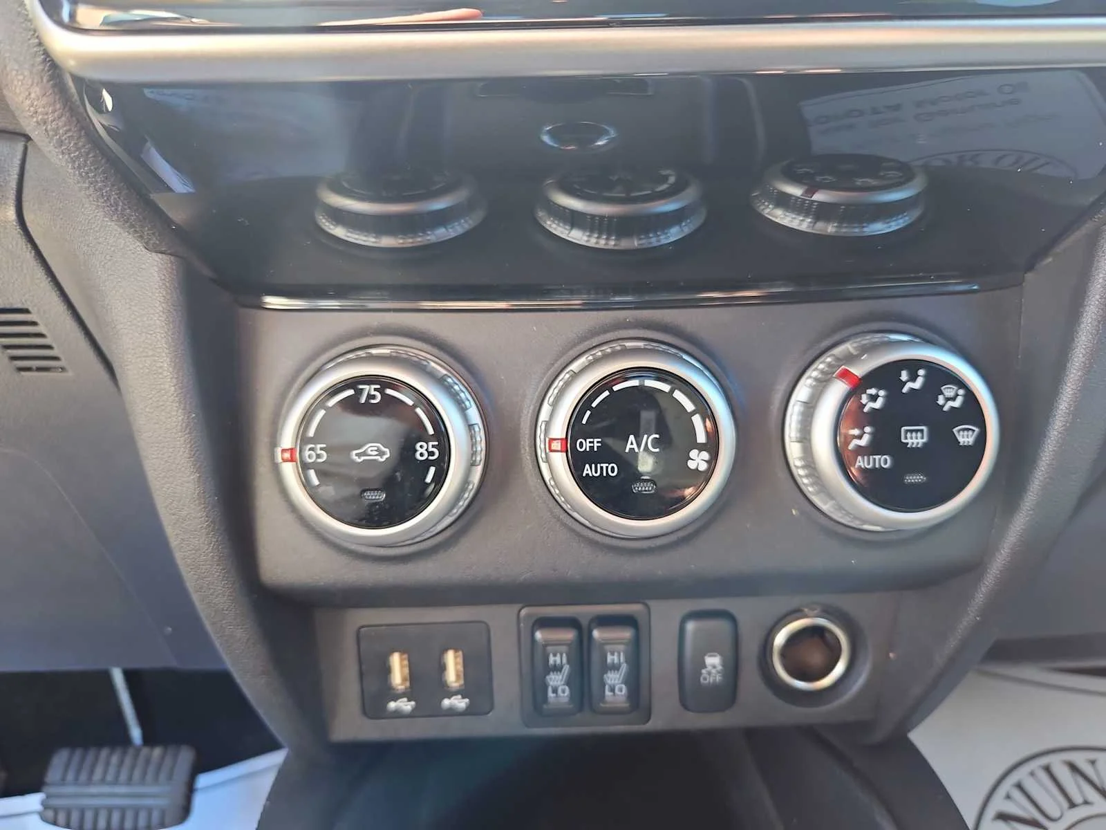 Used 2024 Labrador Black Pearl Mitsubishi SE image 18