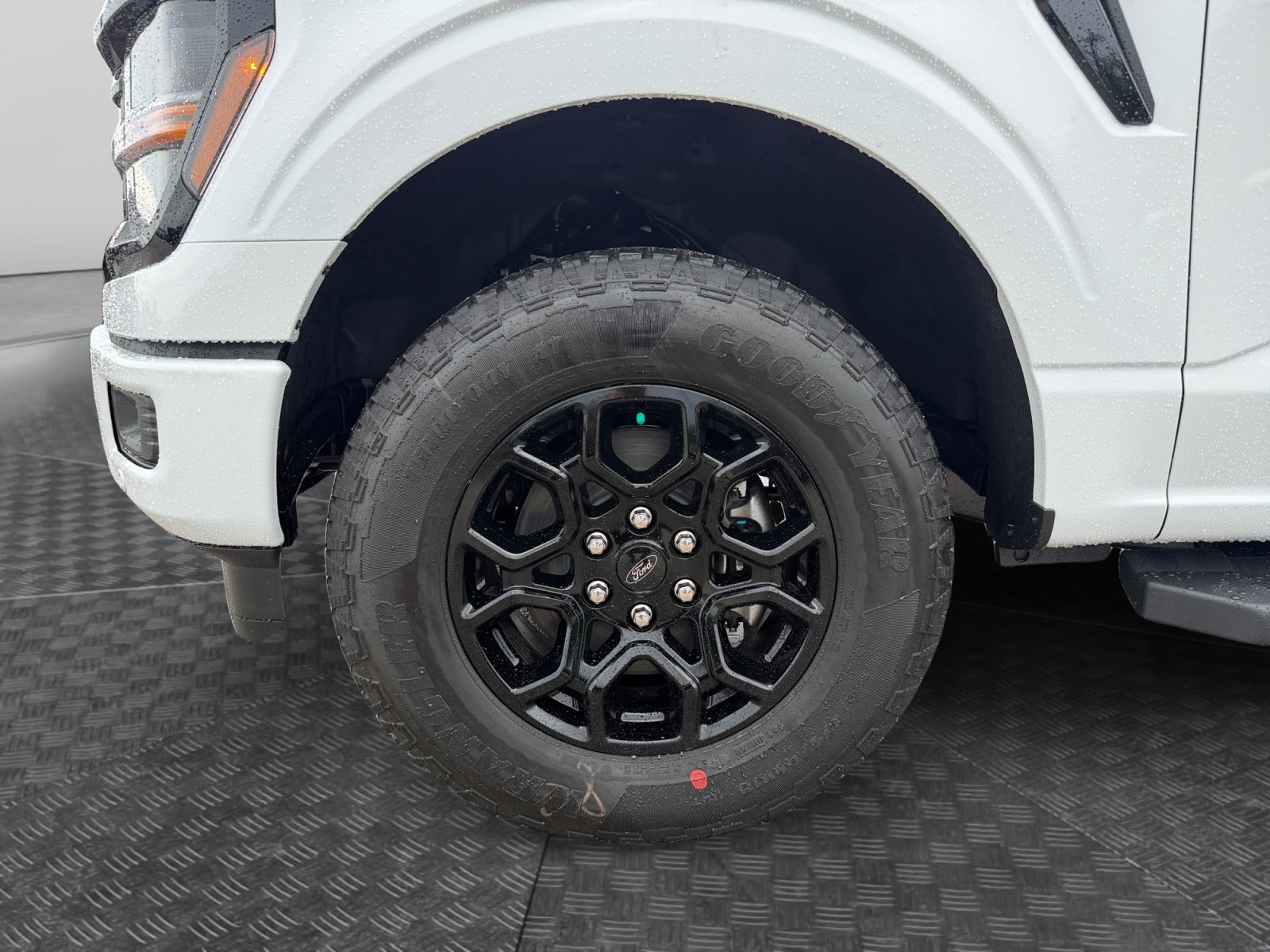 New 2026 Oxford White Ford XLT image 9