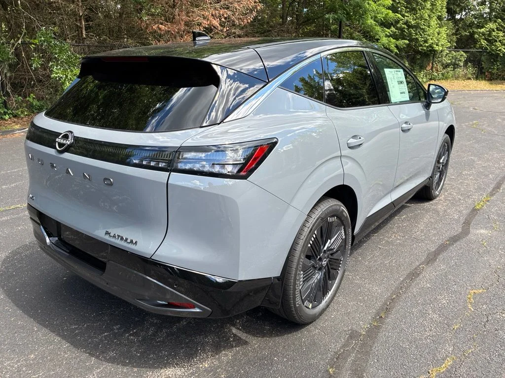 New 2026 Boulder Gray Pearl / Super Black Two-tone Nissan Platinum image 7