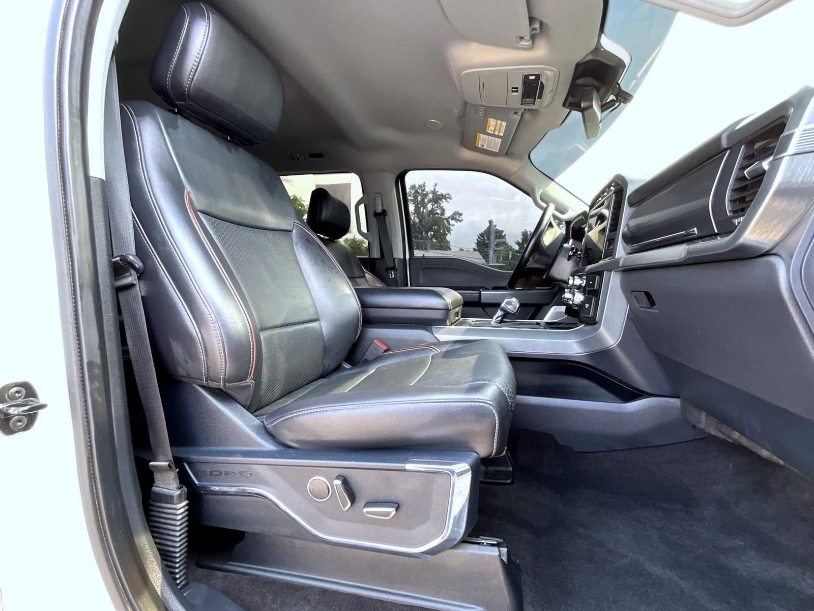 Used 2021 White Ford Lariat image 19