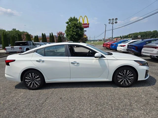 Used 2025 White Nissan 2.5 SV image 9