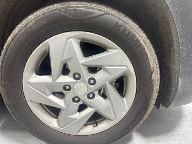 Used 2025 Gray Hyundai SE image 4