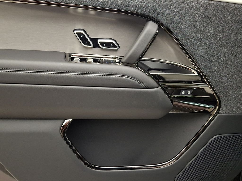 New 2026 Charente Grey Land Rover Dynamic SE image 9