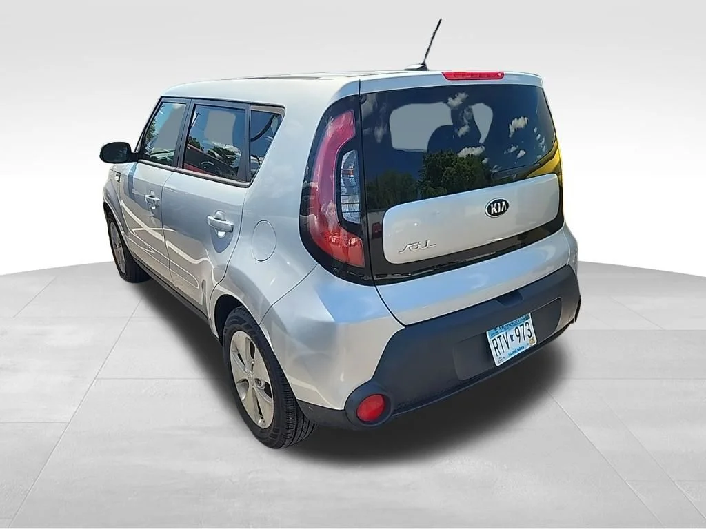 Used 2014 Silver Kia Base image 5