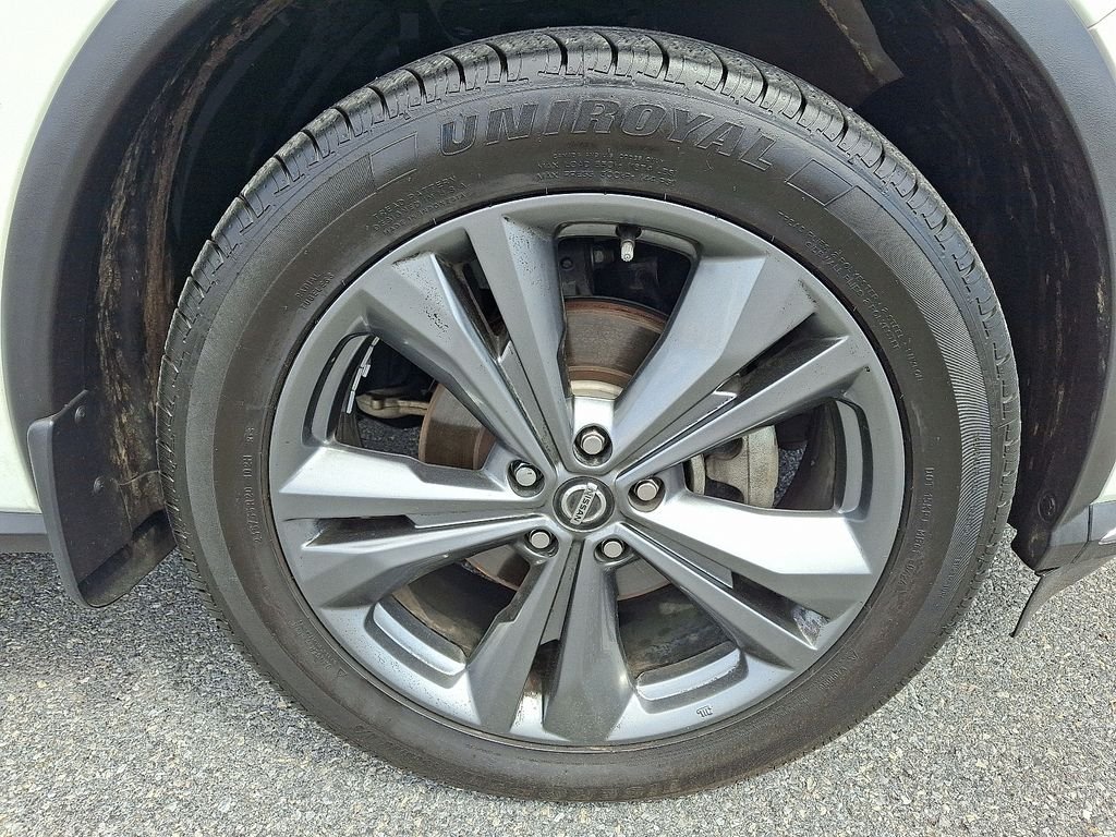Used 2020 White Nissan Platinum image 9