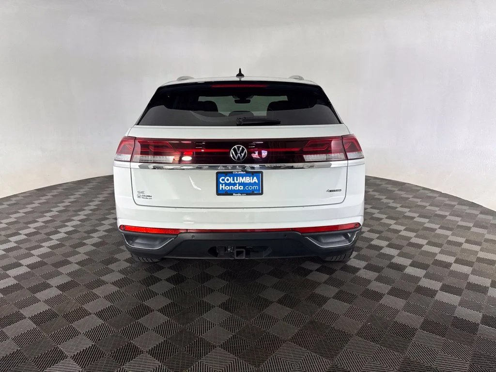 Used 2025  Volkswagen 2.0T SE w/Technology image 6