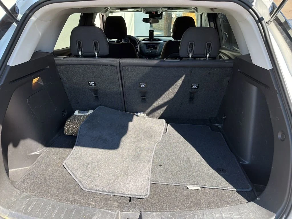 Used 2023 Summit White Chevrolet LT image 3