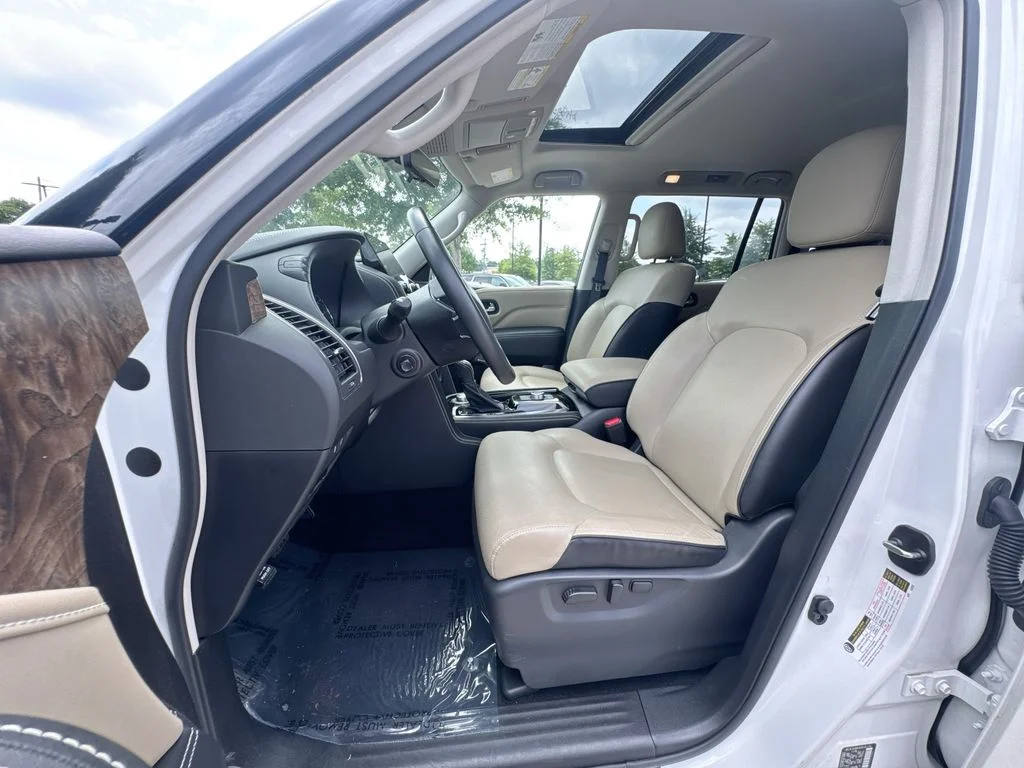 Used 2023 White INFINITI Premium Select image 19
