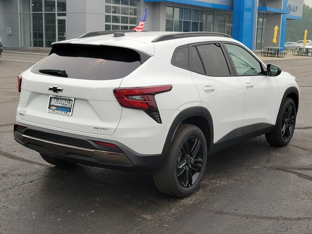 New 2026 Summit White Chevrolet ACTIV image 3