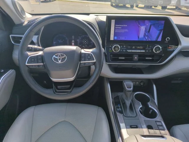 Used 2023 Silver Toyota Platinum image 30