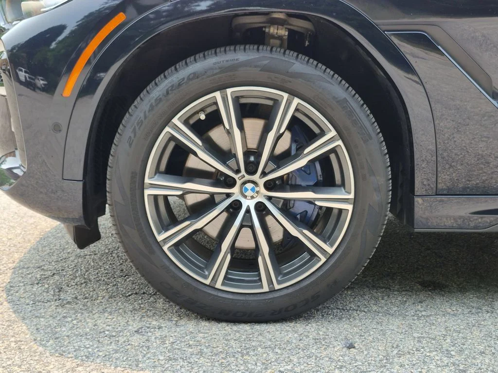 Used 2022 Black BMW xDrive40i image 32