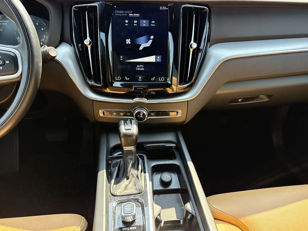 Used 2019 Gray Volvo T6 Momentum image 13