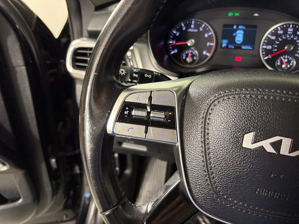 Used 2022 Black Kia S image 20