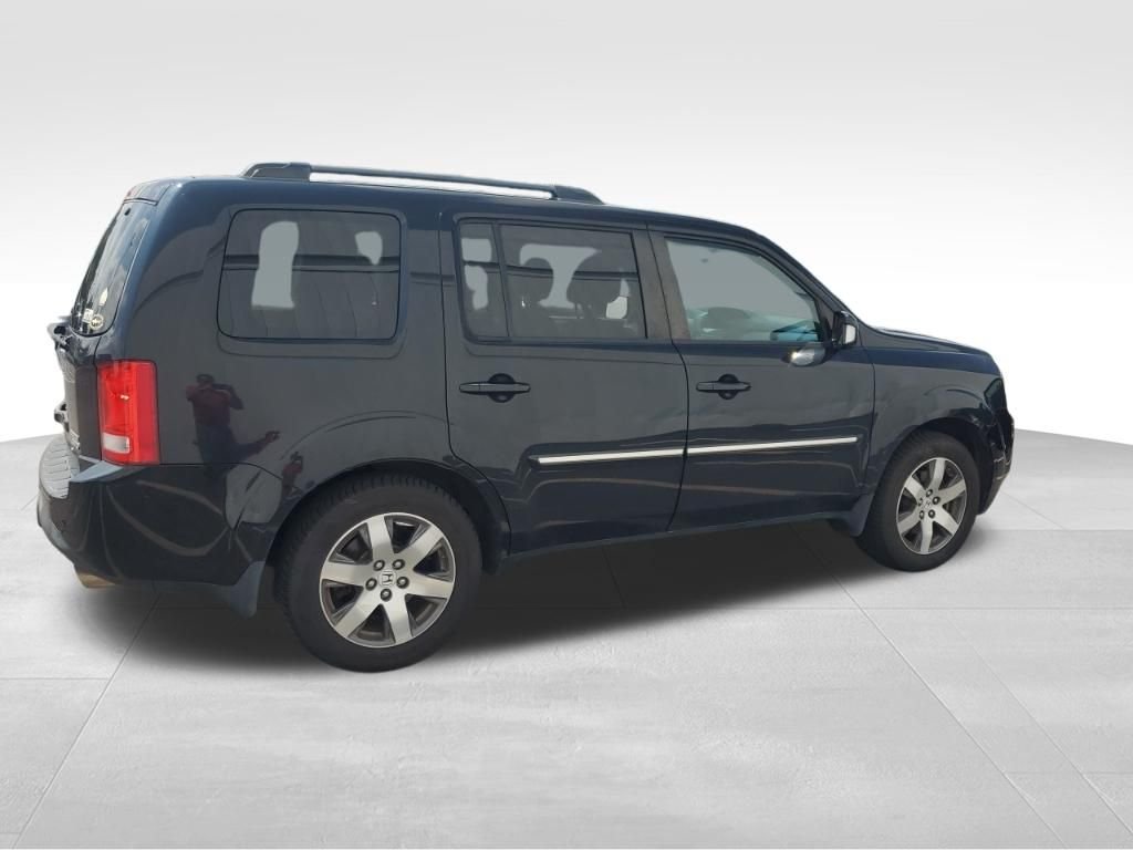 Used 2013 Black Honda Touring image 6