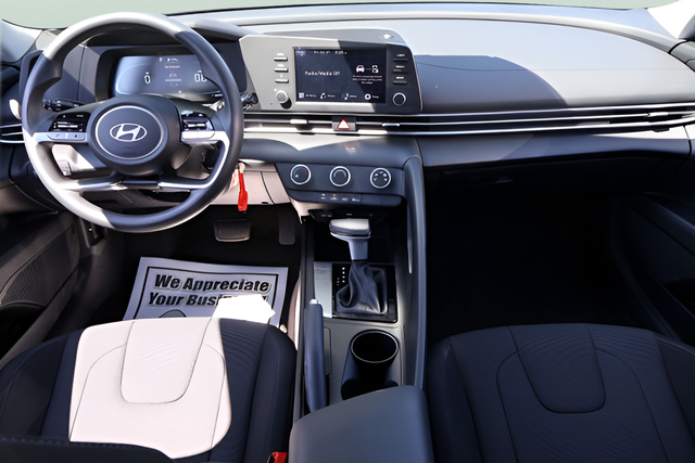 2026 Hyundai Elantra SE - Photo 11
