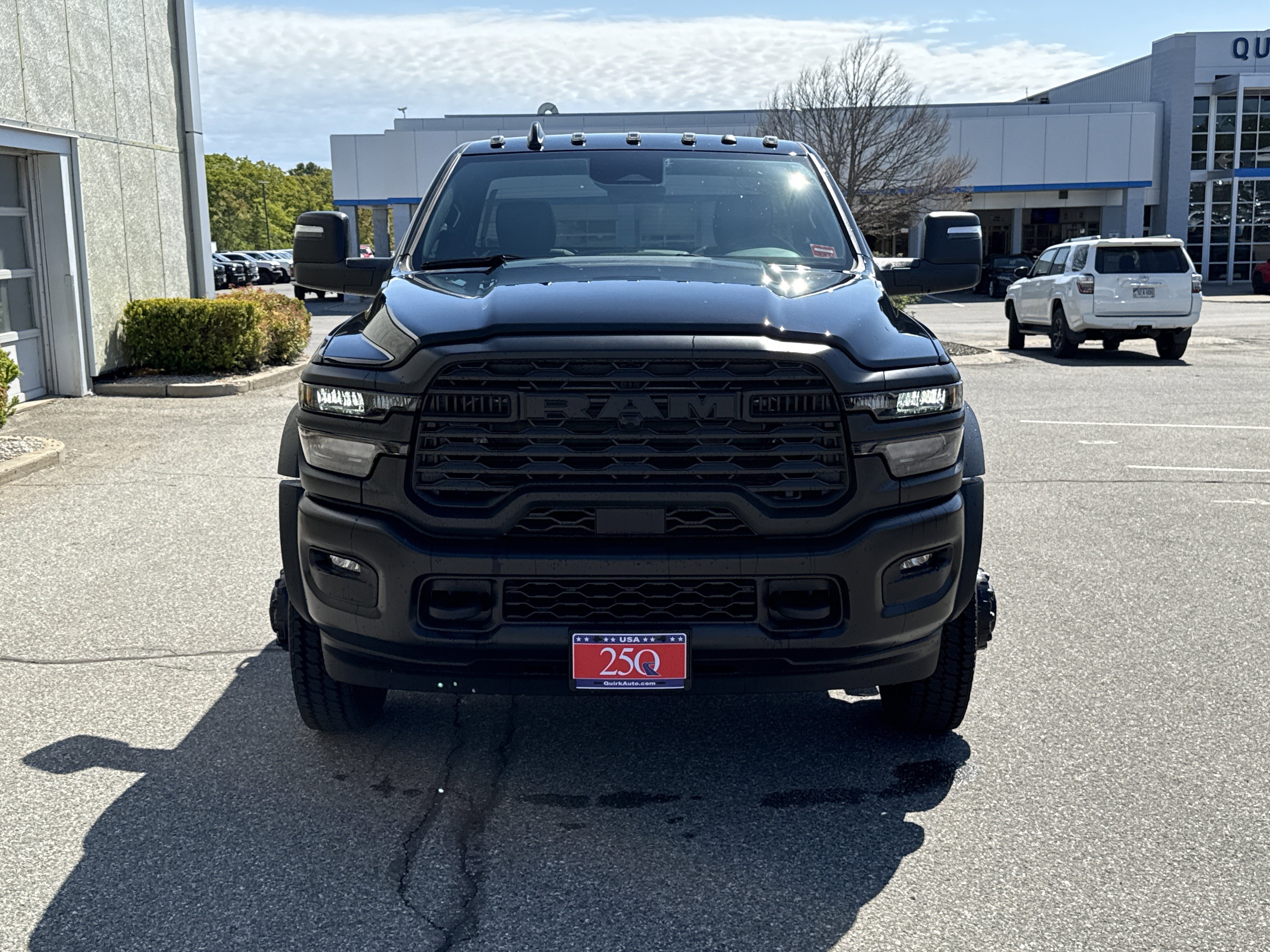 New 2026 Diamond Black Crystal Pearl-Coat Exterior Paint RAM Tradesman image 8