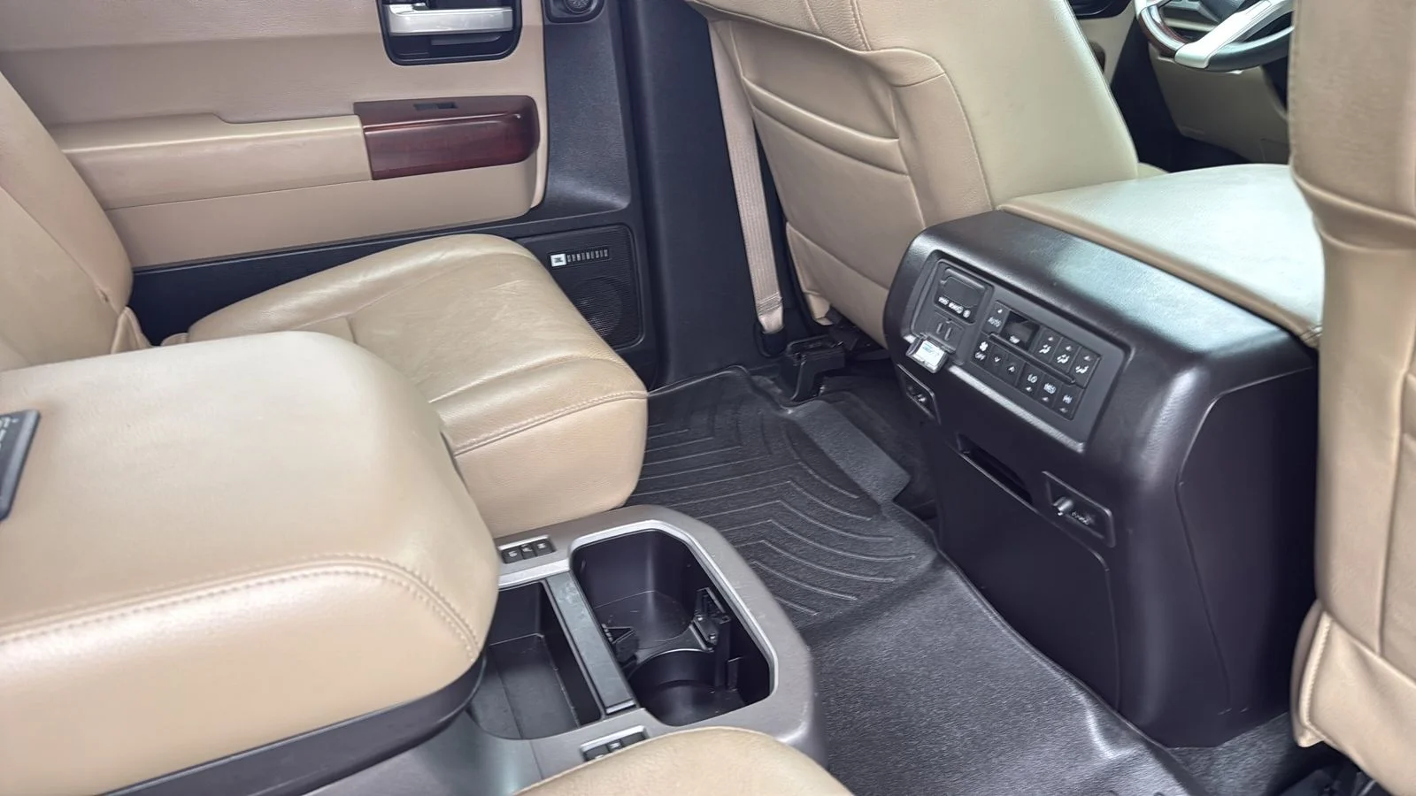 Used 2014 White Toyota Platinum image 27