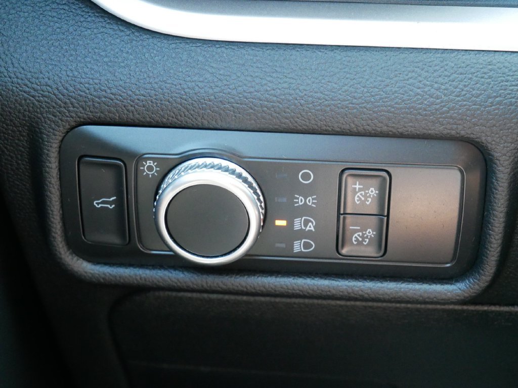 Used 2020 Black Ford XLT image 19