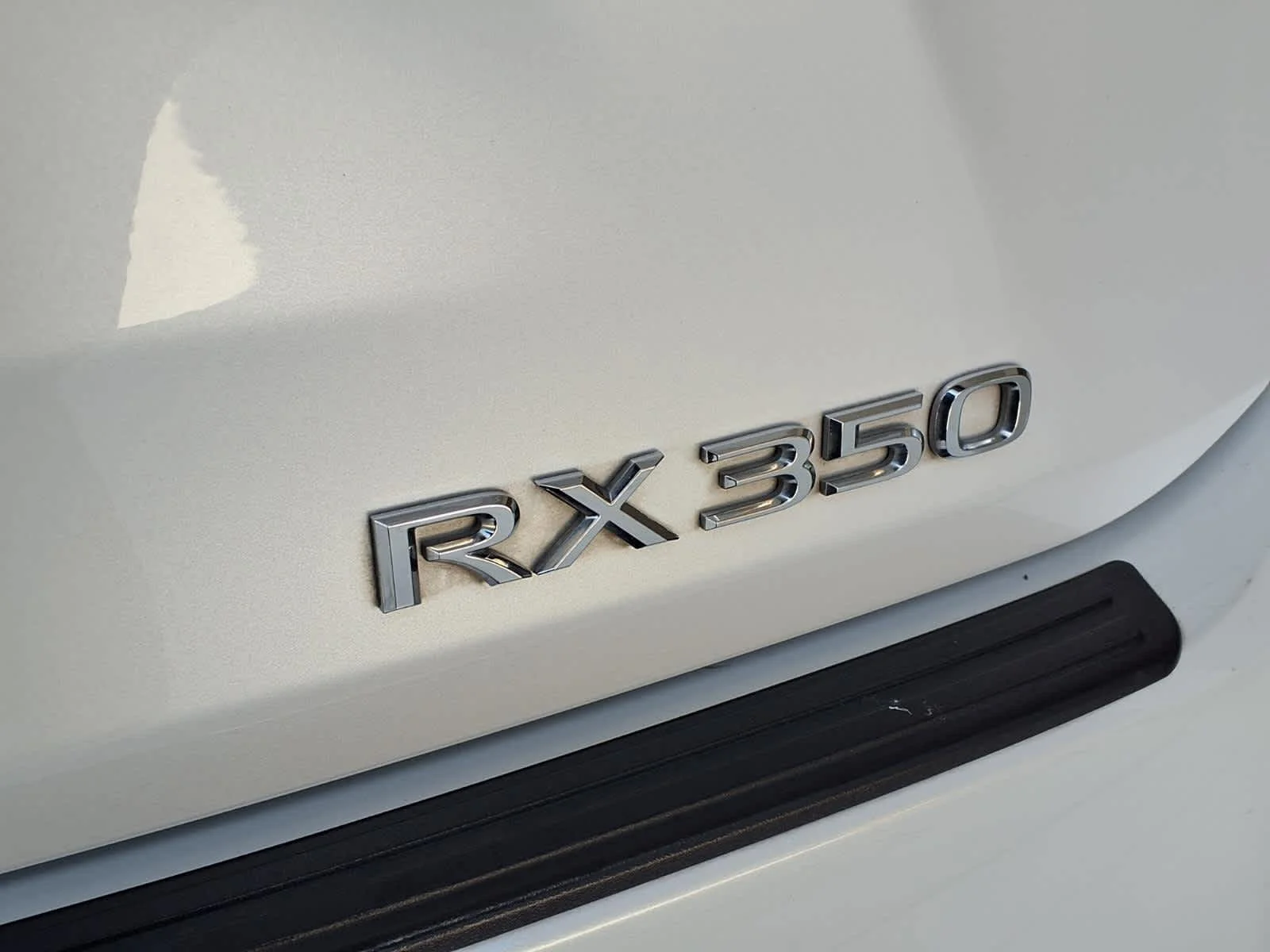 Used 2020 Eminent White Pearl Lexus  image 29