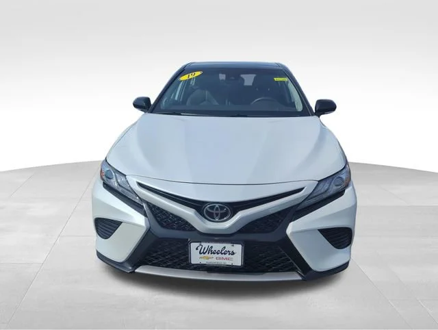 Used 2019 Off-white Toyota XSE V6 image 10