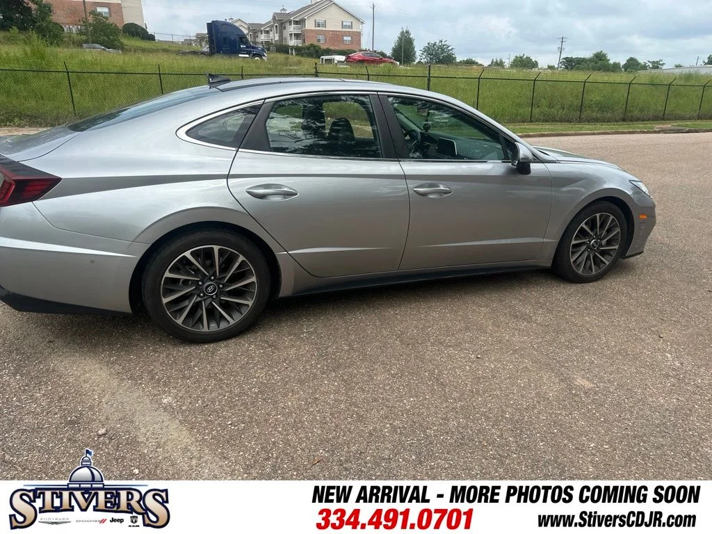 Used 2021 Silver Hyundai Limited image 7