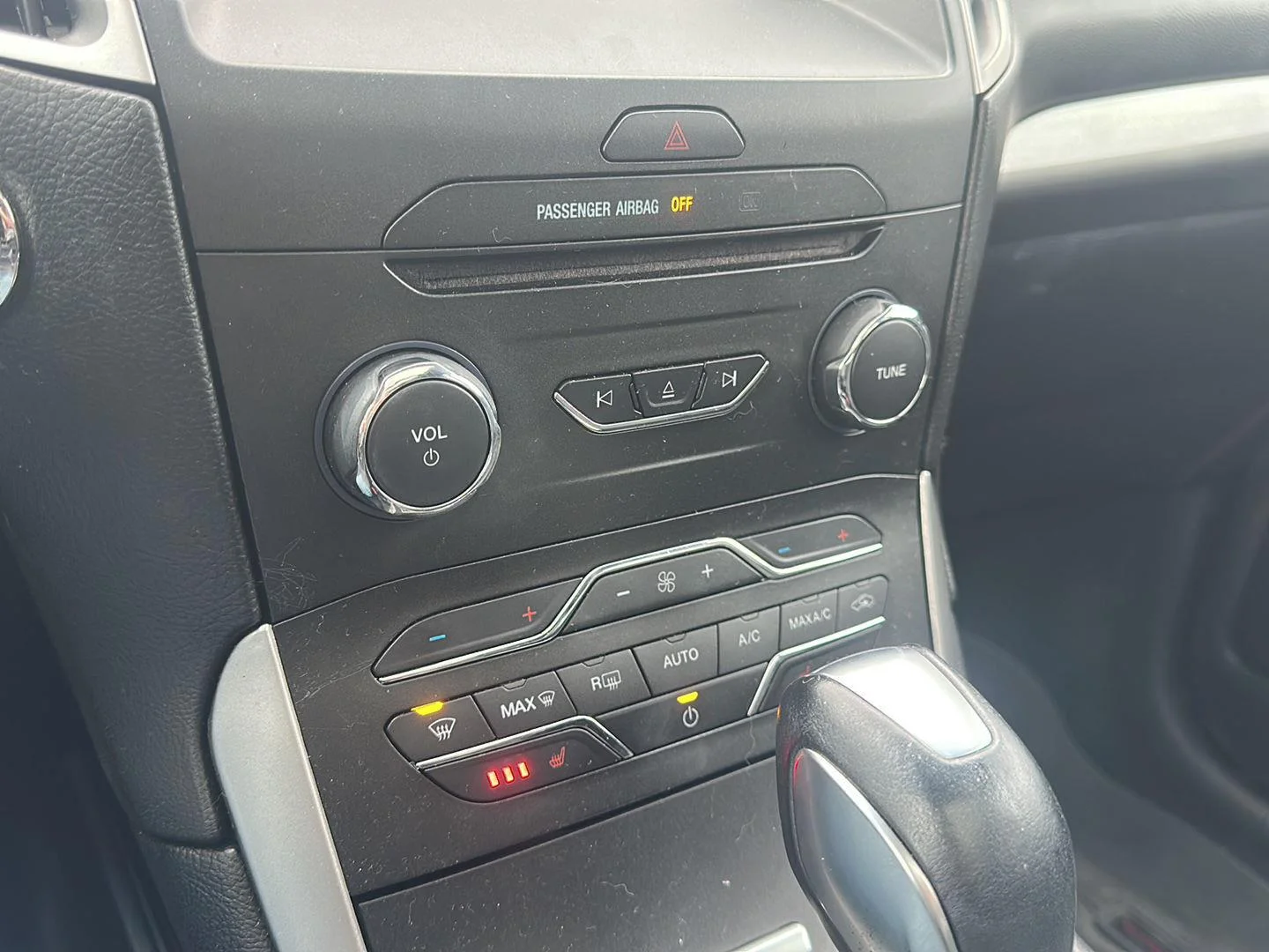 Used 2017 Ingot Silver Ford SEL image 19