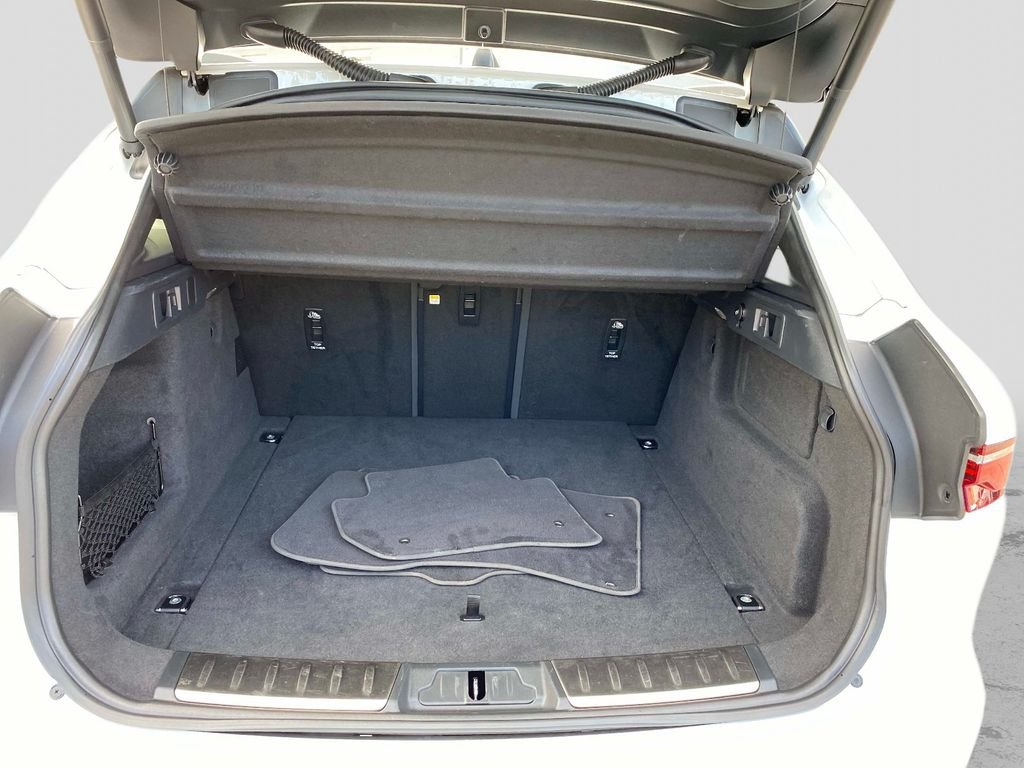 Used 2021  Jaguar P250 image 5