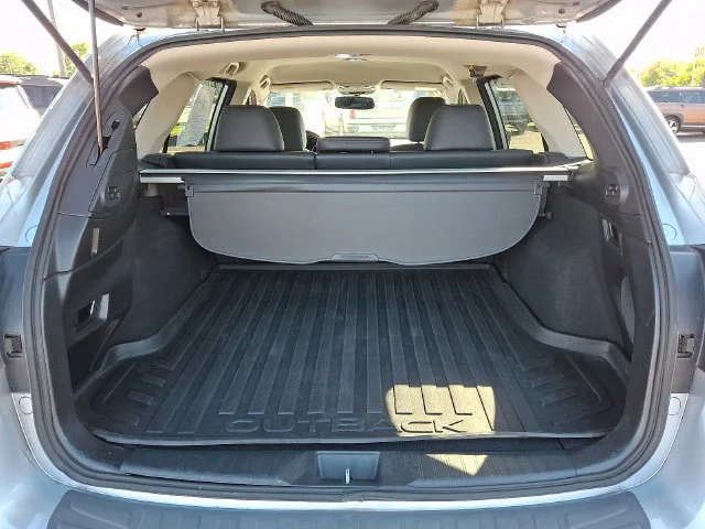 Used 2016 Silver Subaru 2.5i image 28