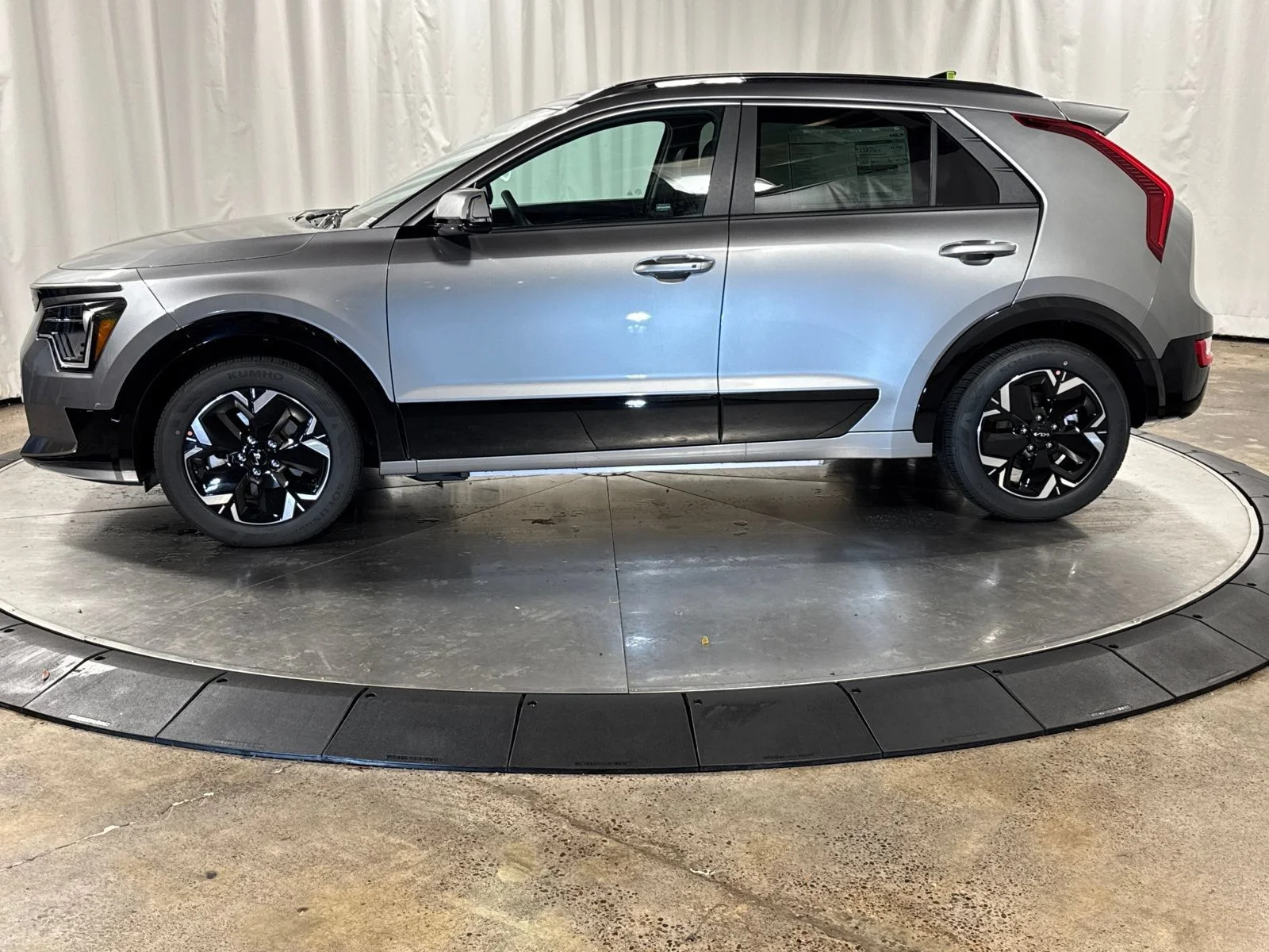 New 2026 Steel Gray Kia Wind image 6