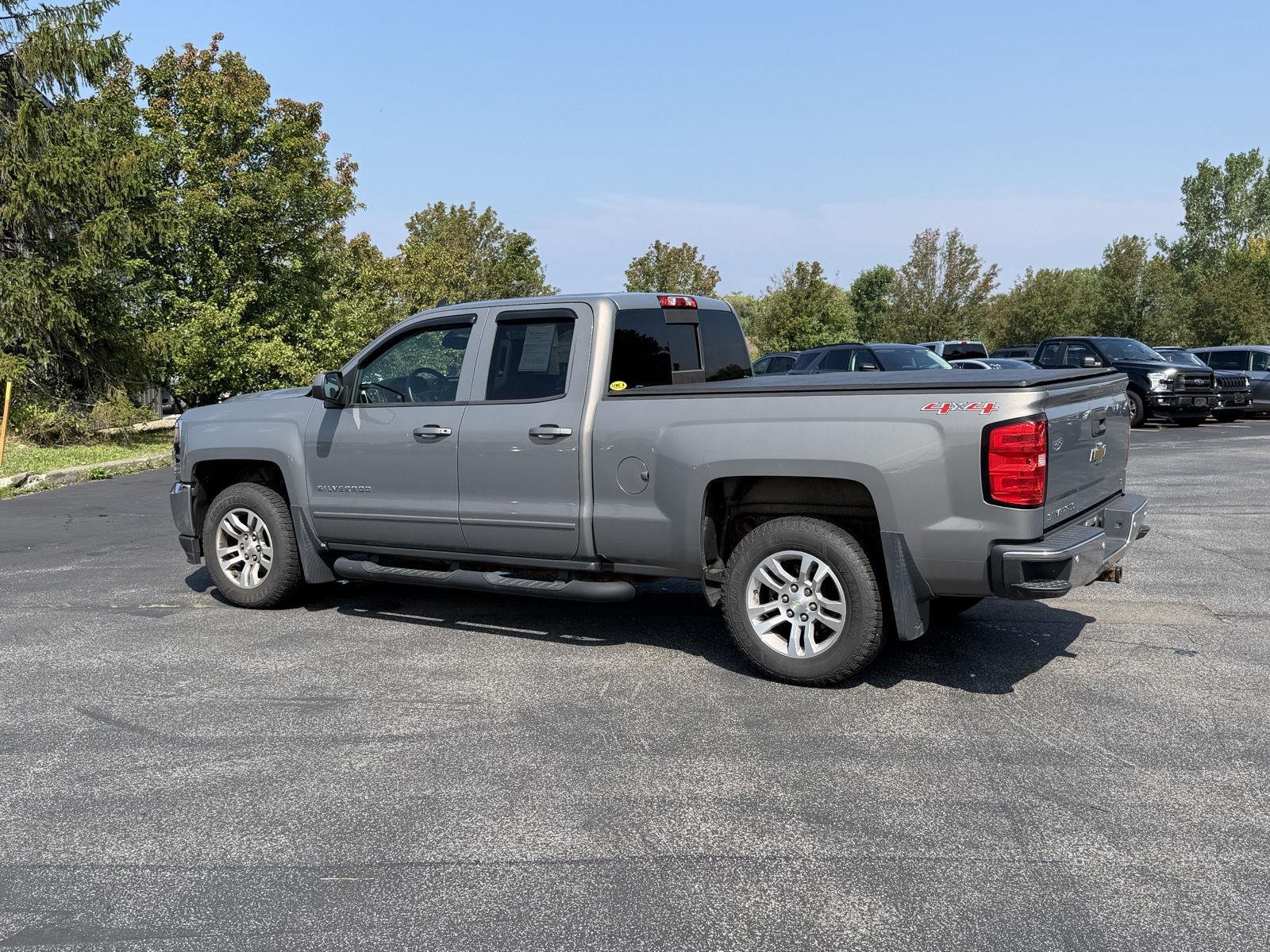 Used 2017  Chevrolet LT image 5