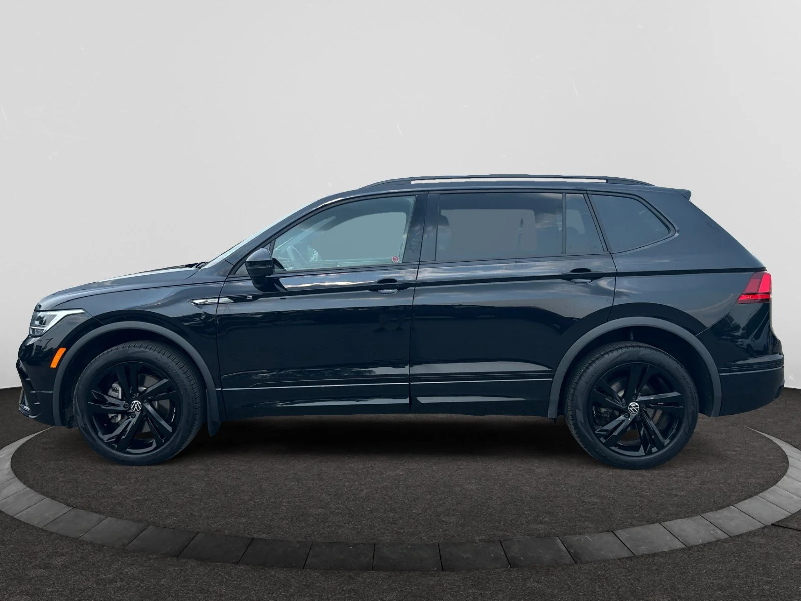 Used 2024 Black Volkswagen Comfortline R-Line Black Edition Leather Sunroof Navigation image 2