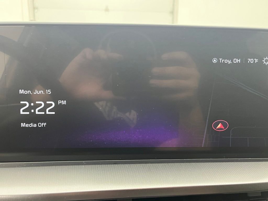 Used 2024 Red Kia S image 5