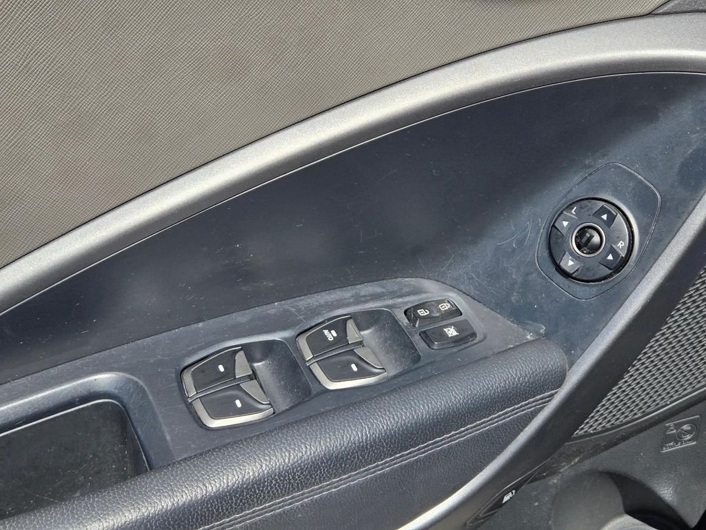 Used 2014 Black Hyundai Base image 12