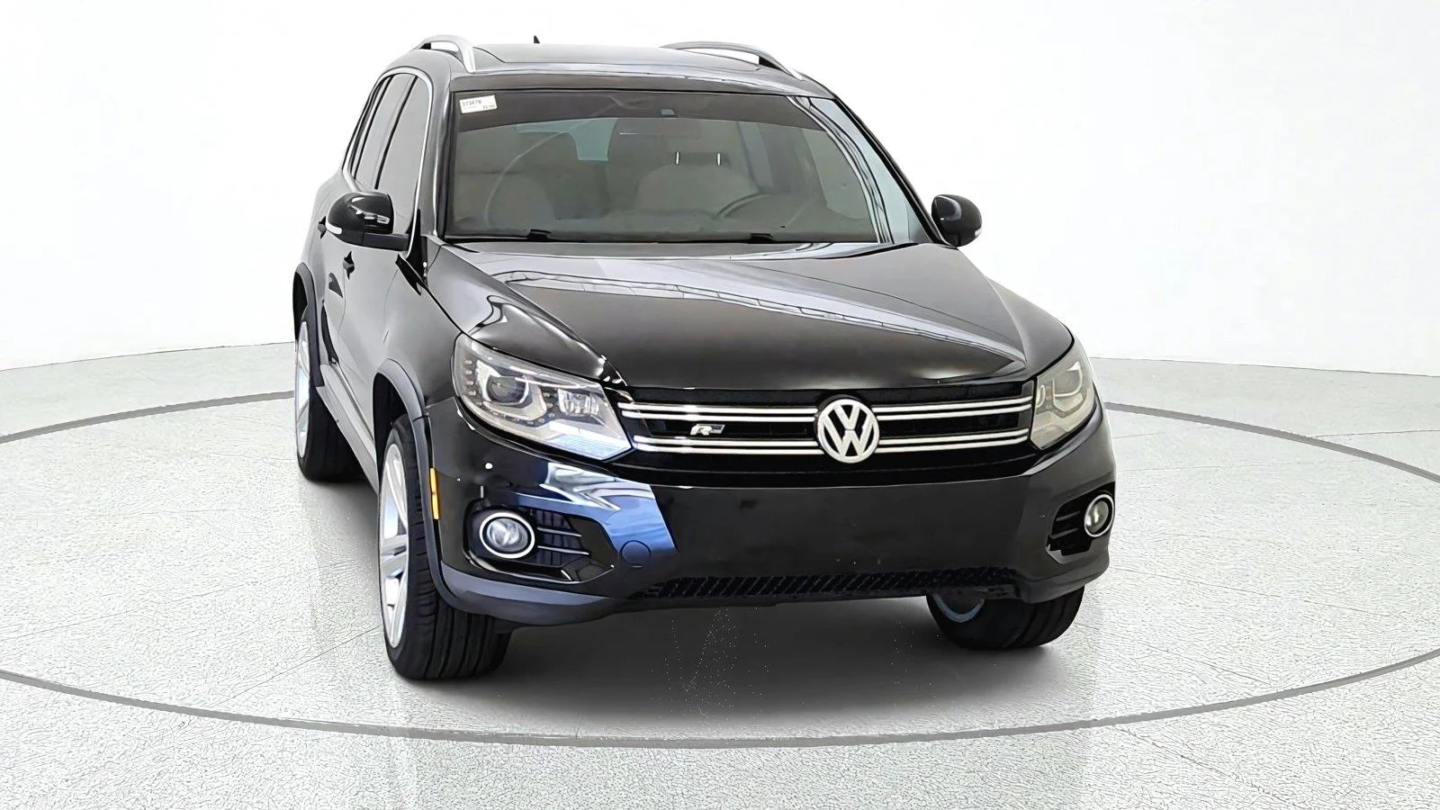 Used 2015 Volkswagen Tiguan S with VIN WVGAV7AX0FW082047 for sale in Florence, KY
